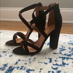 Women’s black heels size 7 NWT